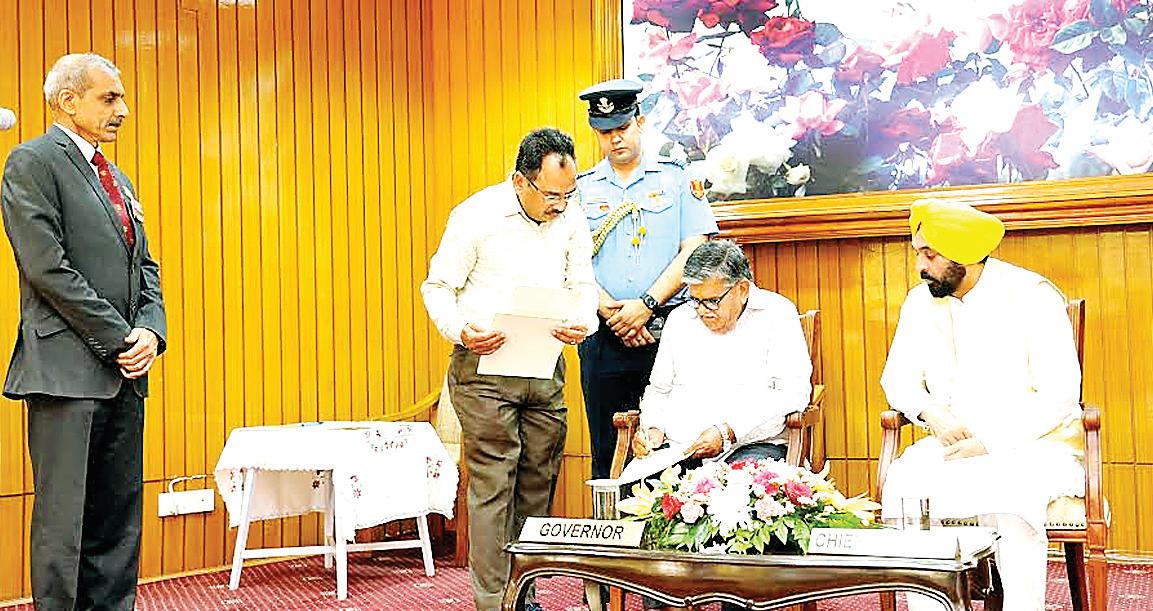 Governor administers oath to PPSC chairman