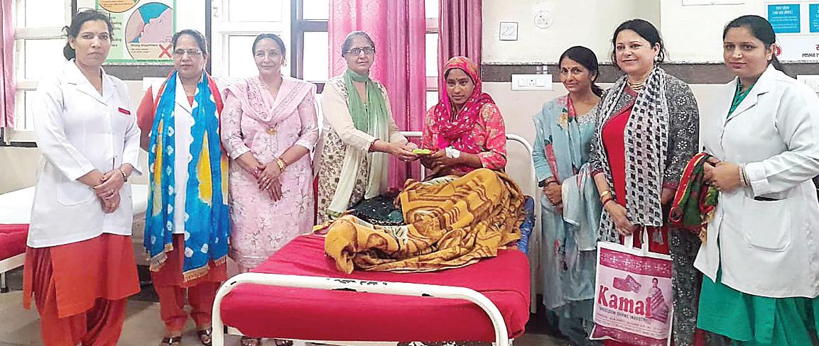 Mahila Sahityakaar Sanstha celebrates foundation day with heartfelt service in District Hospital