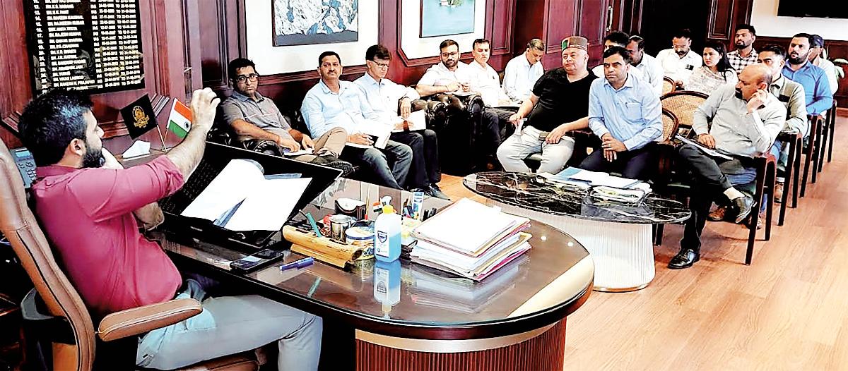 DC orders strict enforcement of road safety rules in Una