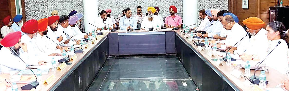 Govt to appoint 200 kisan mitras to boost kharif maize