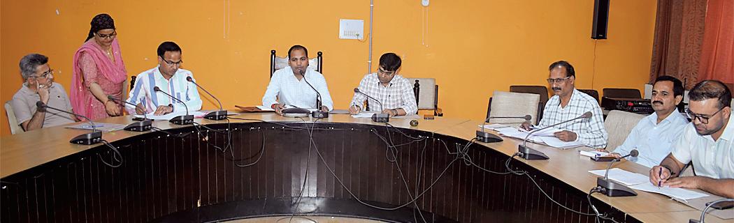 DC Rahul Kumar launches ‘Monday Review Meeting’ for transparent and time-bound governance in Bilaspur
