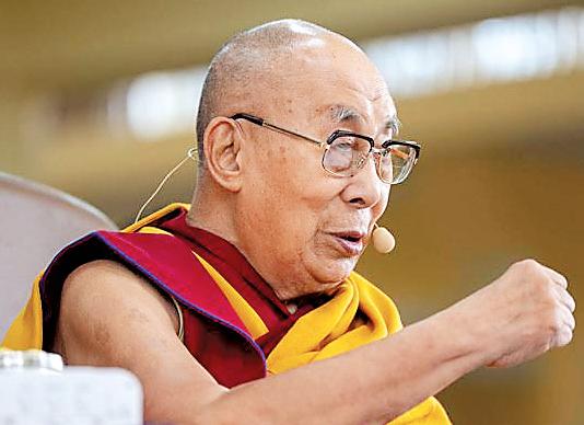 500 Tibetan opera artists and their supporters meet Dalai Lama