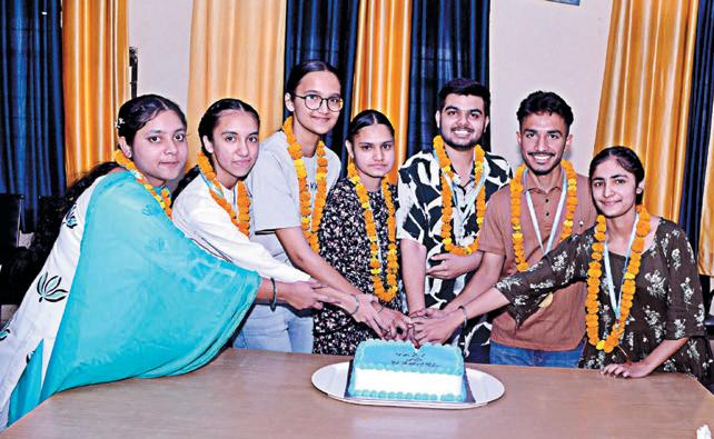 Students of Sant Ishar Singh Academy excel in CBSE exam