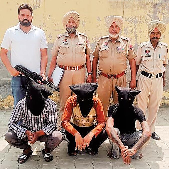 CIA staff Moga arrests 3 smugglers with 1 kg heroin, 2 motorcycles in separate cases