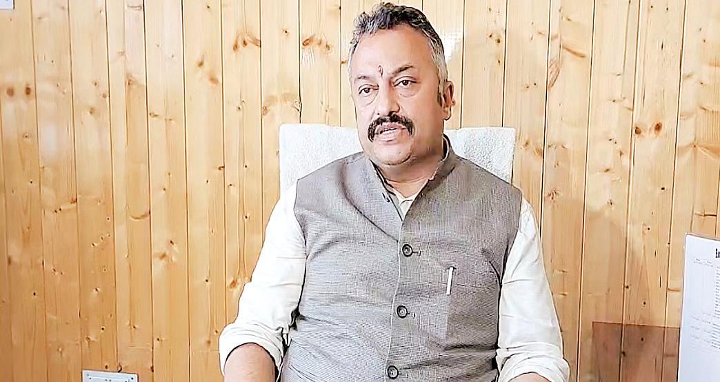 Regularized services of 778 part time water carriers: Education Minister