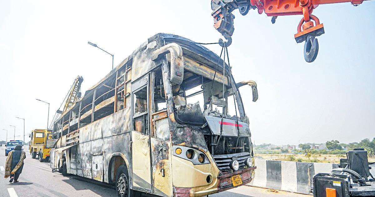 Five charred to death as pvt bus catches fire in Lucknow