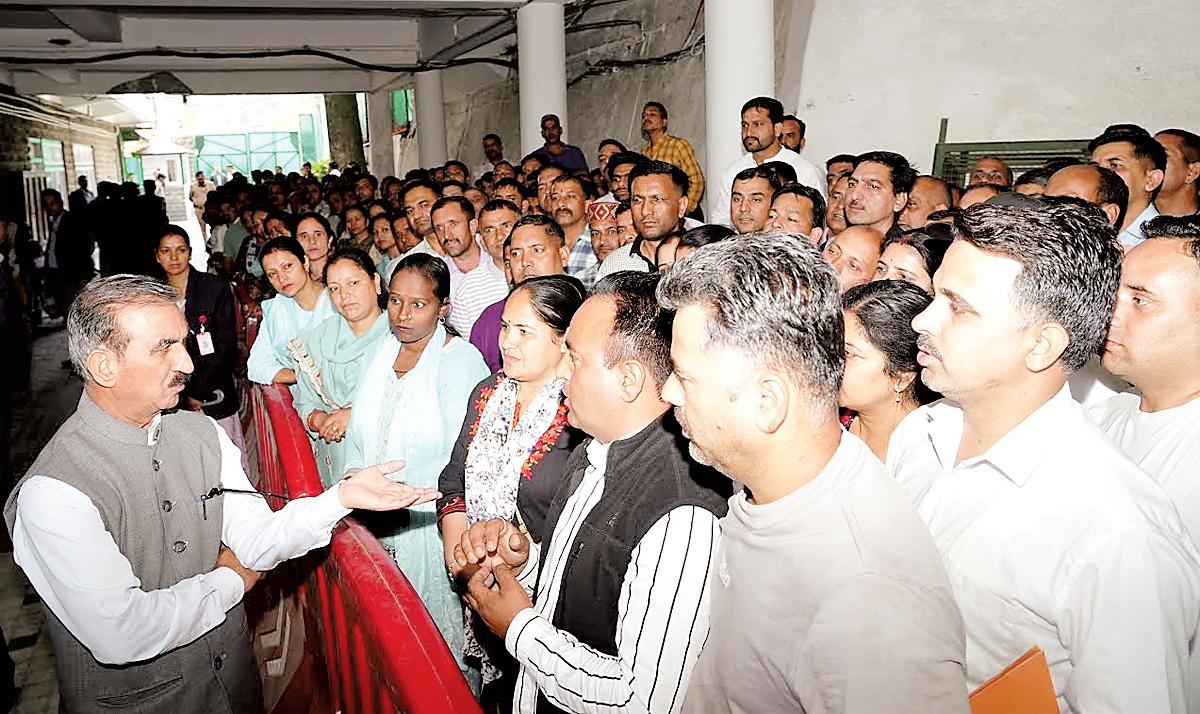 Delegation of Gram Rojgar Sevak Sangh meets CM