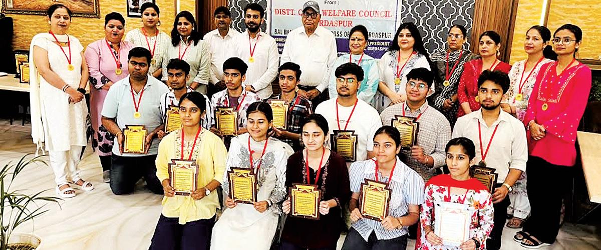 DCWC Gurdaspur felicitates meritorious students of Green Land School