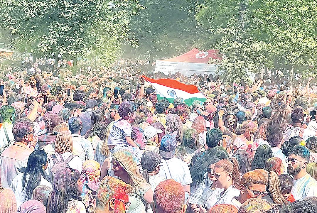 France immerses in spirit of Holi, around 20,000 people join in celebrations
