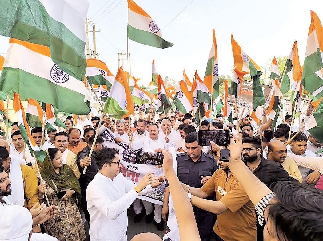 People give warm welcome to Tiranga Yatra organised in Hansi