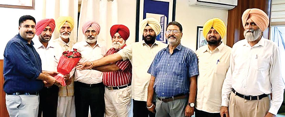 Mohali newly appointed SSP warmly welcomed by Punjab Police Pensioners Association