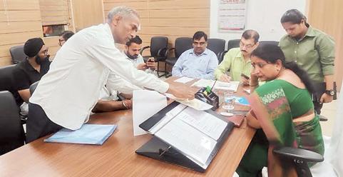 Mayor Renu Bala Gupta resolves problems of citizens in public hearing