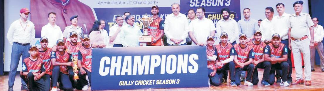 Governor felicitate the winners and outstanding players of Gully Cricket Tournament prize distribution at Raj Bhawan