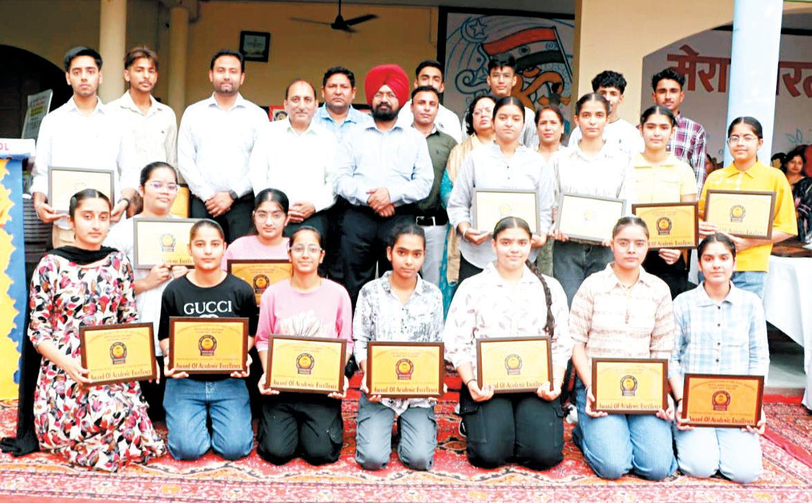 Education Officer honours meritorious students of Narsingh Das Public School