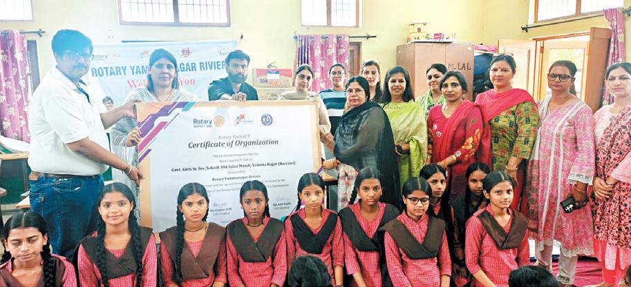 1500 sanitary napkins distributed in Govt girls school, Old Sabzi Mandi