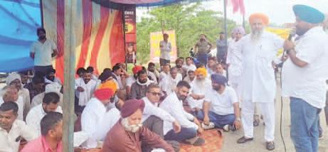 Villagers protest for permanent dam on Markandeya River, call off Dharna after assurance