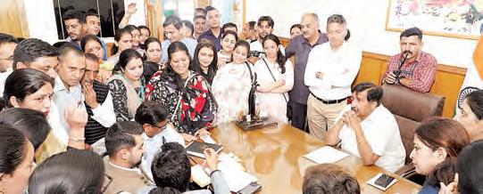 Deputy CM announces relief in bus pass fare for students of private schools