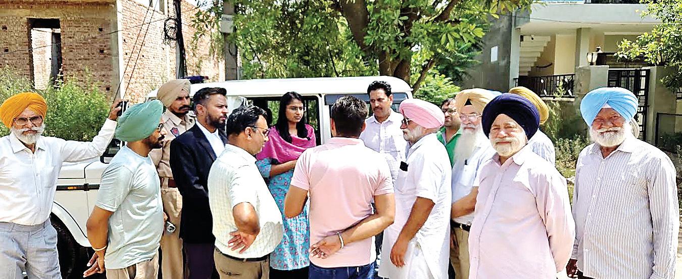 SDM Kharar visits Shivalik city Sector 127 on request of United Shivalik RWA