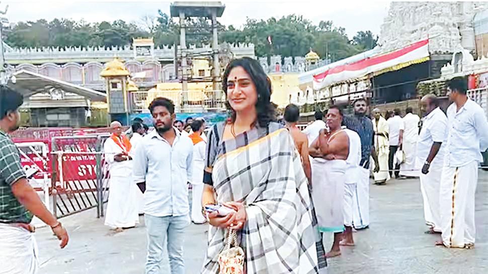 Surekha Vani offers prayers at Sri Venkateswara Swami Temple in Tirumala