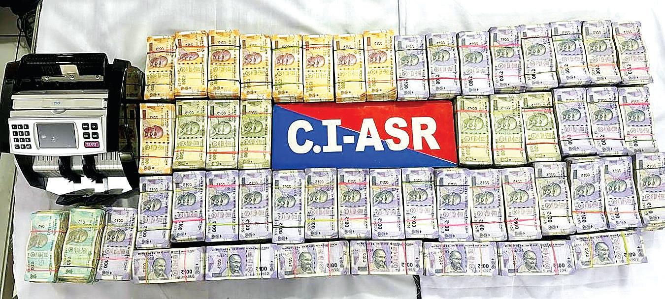 Three operatives of Canada-based smuggler held with 2.5kg heroin