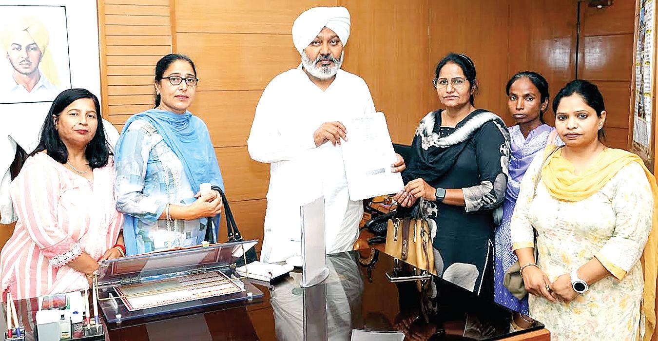 Cabinet Sub-committee holds meetings with 8 employee unions