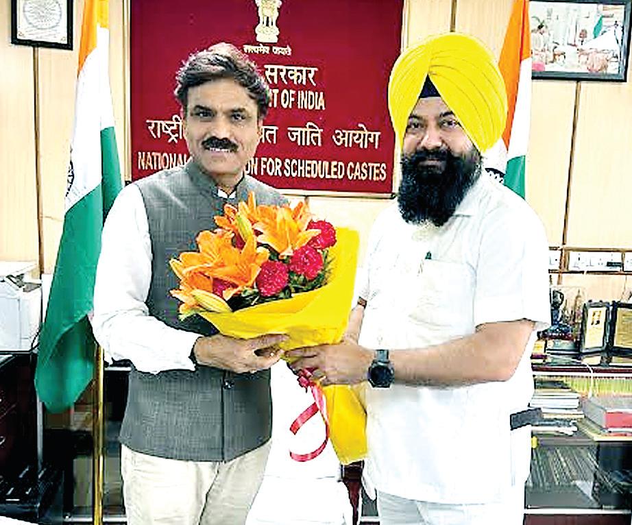 SC Commission Chairman Jasvir Singh Garhi meets national commission counterpart