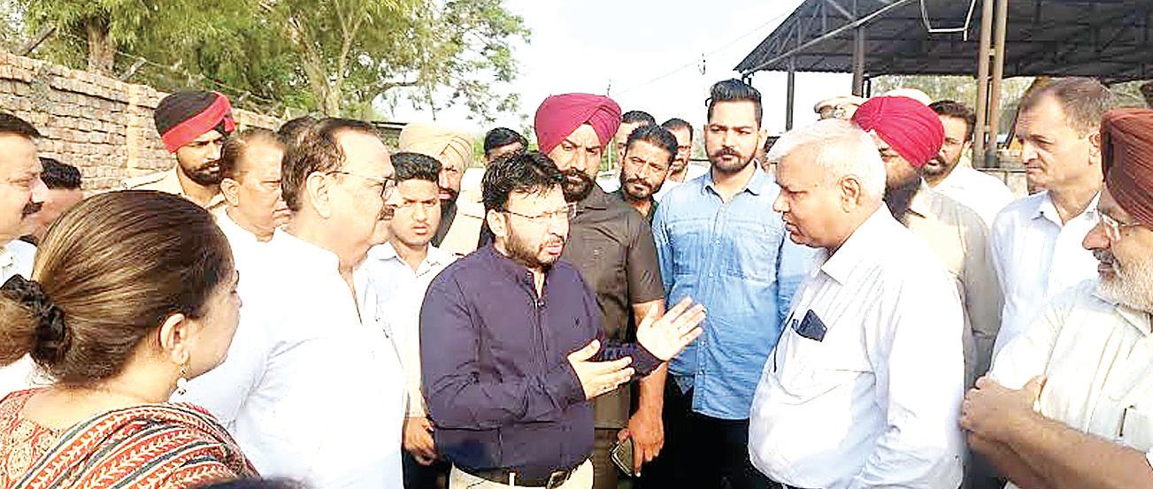 Dr. Ravjot Singh conducts early morning surprise visit to Abohar
