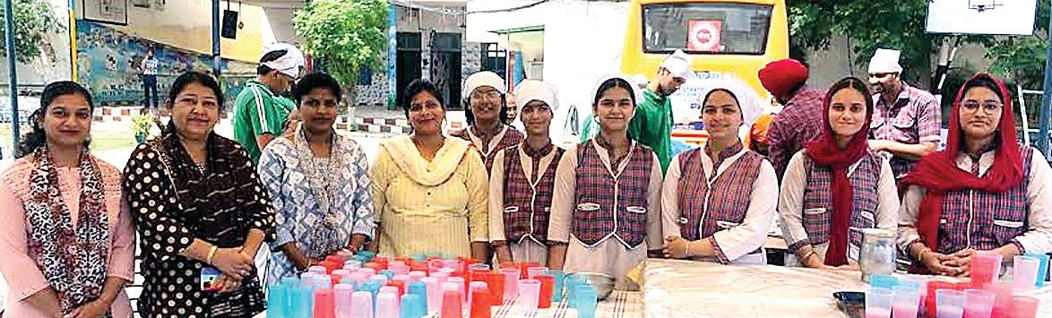 DAV School Jagraon organizes Chabeel with the help of staff and students