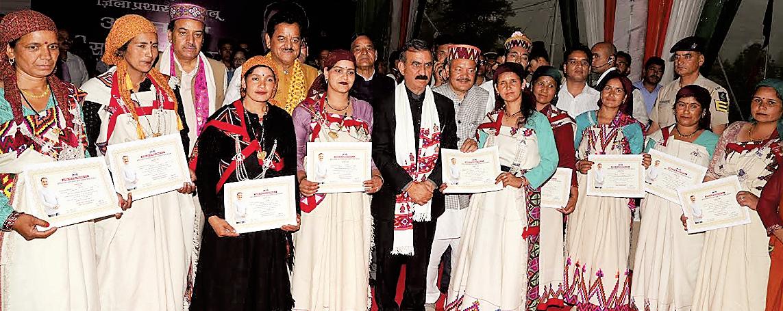 CM rolls out benefit of Sukh Samman Nidhi Yojna to 2238 eligible women of Banjar development block