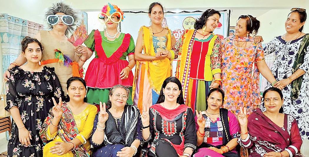 Chanchal Kumari stands first in costume competition