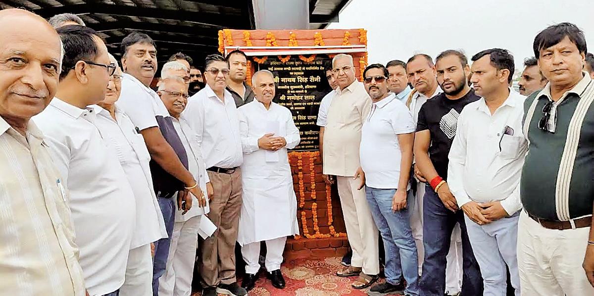 MLA Bhagwandas Kabirpanthi inaugurates 16 newly built sheds in grain market