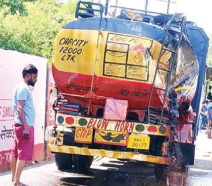 Dumper hits crude oil tanker parked on roadside in Damtal