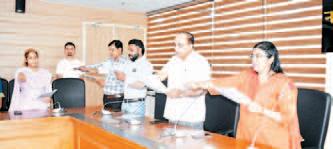 Dr Vaishali Sharma administers Swachhata Pakhwada oath to sanitation officers