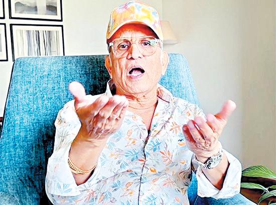 Annu Kapoor urges people to keep their surroundings clean