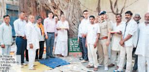 On World Environment Day, Forest deptt worships old tree in Bada village