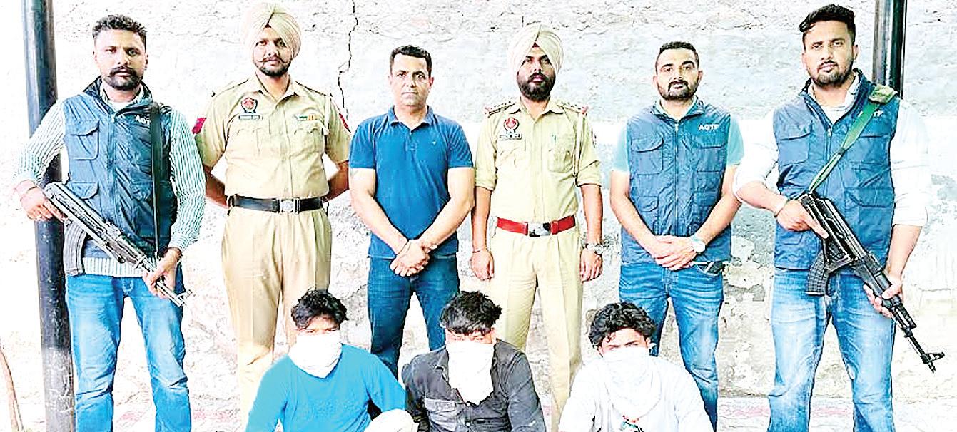 Three notorious criminals arrested from Sri Muktsar Sahib; 174gms heroin, two pistols recovered