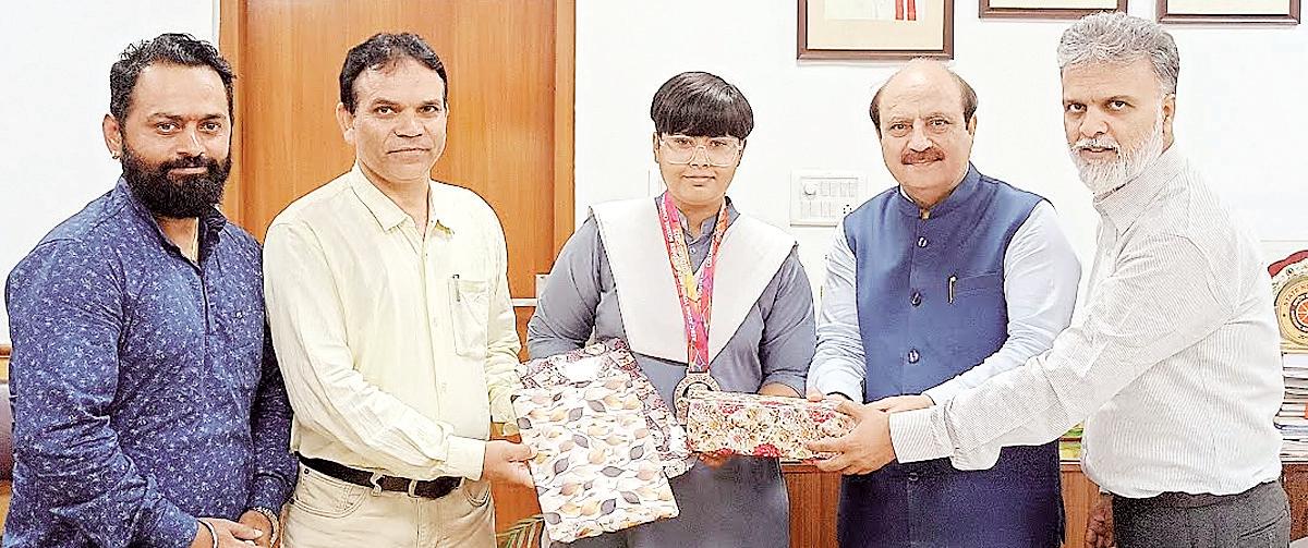 KU VC honours rising sports star, calls for encouraging girls in sports