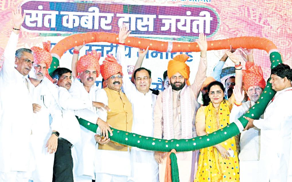 Haryana CM announces Rs. 2,100 hike in wages of Safai Karamcharis