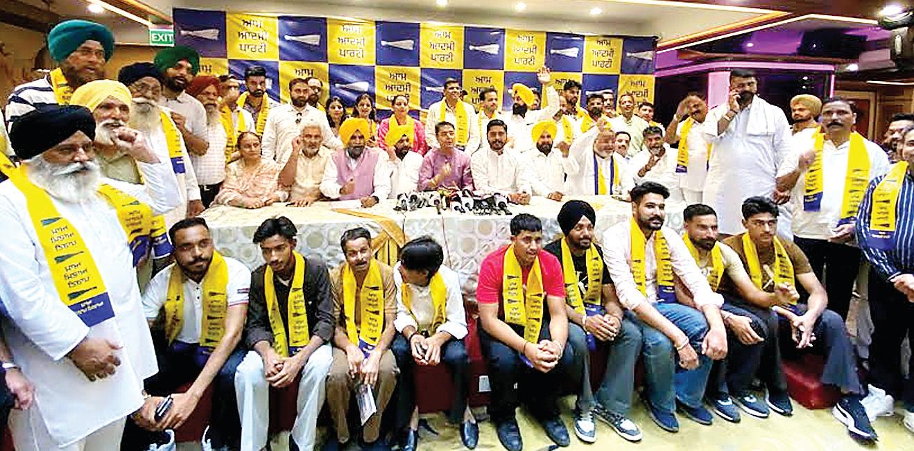 Ludhiana West polls; hundreds leave traditional parties to join AAP