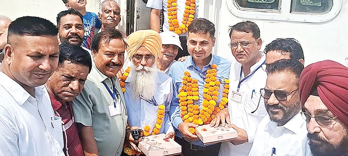 New train from Ferozepur to Hazur Sahib welcomed at Kotkapura station