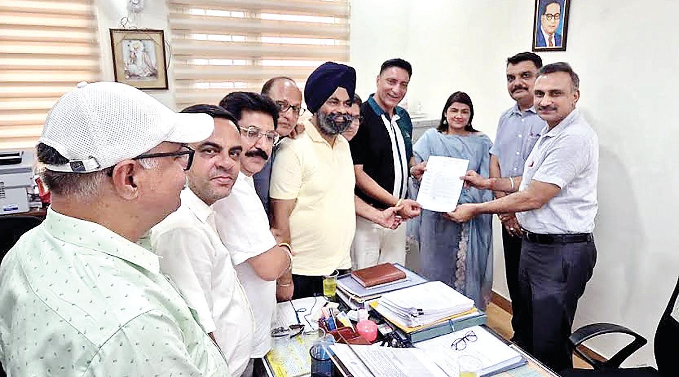 Joint delegation of Mohali District, Kharar Chemists Asso meets Kulwant Singh, SSP Harmandeep and ADC Sanjeev Garg