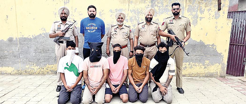 Cl staff Moga arrests 5 people with 5 illegal pistols, 12 live rounds and motorcycle
