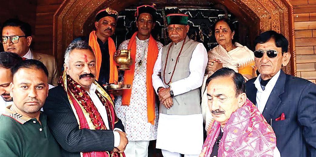 Governor visits Devta Maheshwar Temple at Pujarli