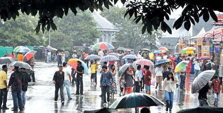 Rain brings relief from heat in Delhi, Himachal