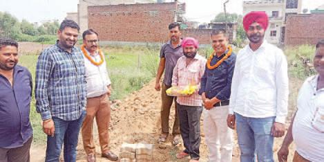 Rajat Malik, Chairman Nagar Palika inaugurates construction of work street in Ward 7