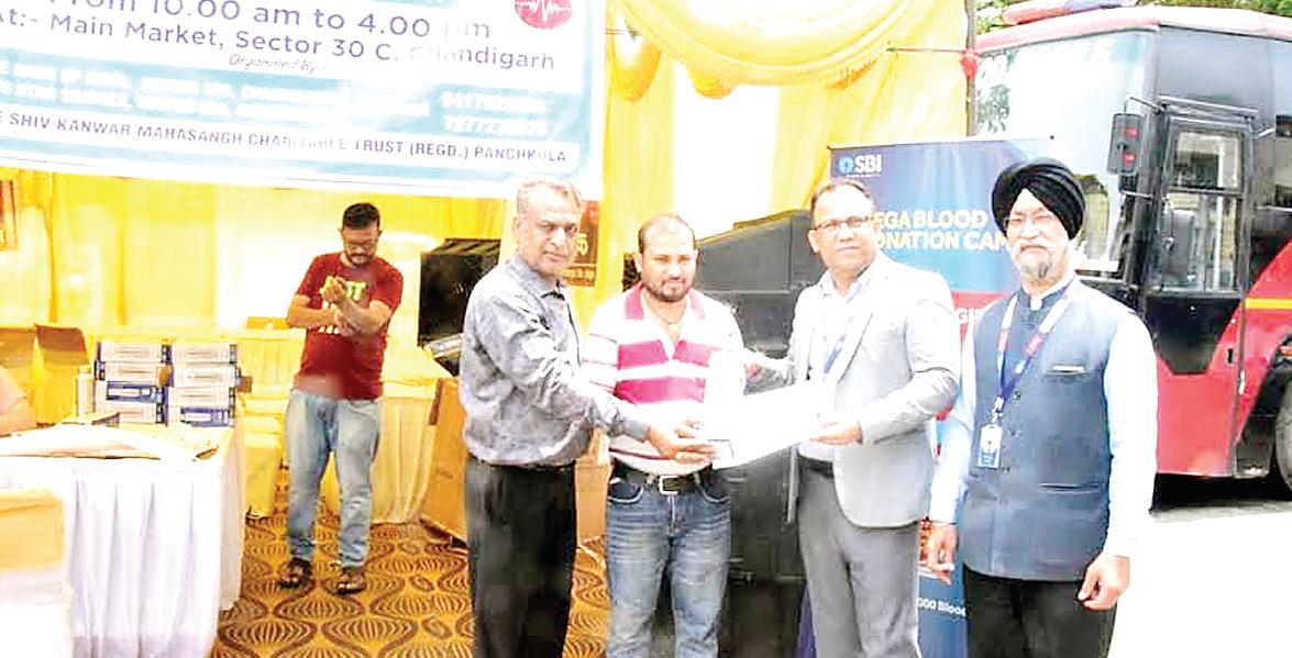 SBI, five star travels and Shree Shiv Mahasangh charitable trust organise blood donation camp