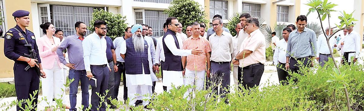 MP Naveen Jindal visits Mahatma Jyotiba Phule ITI in Bahlolpur