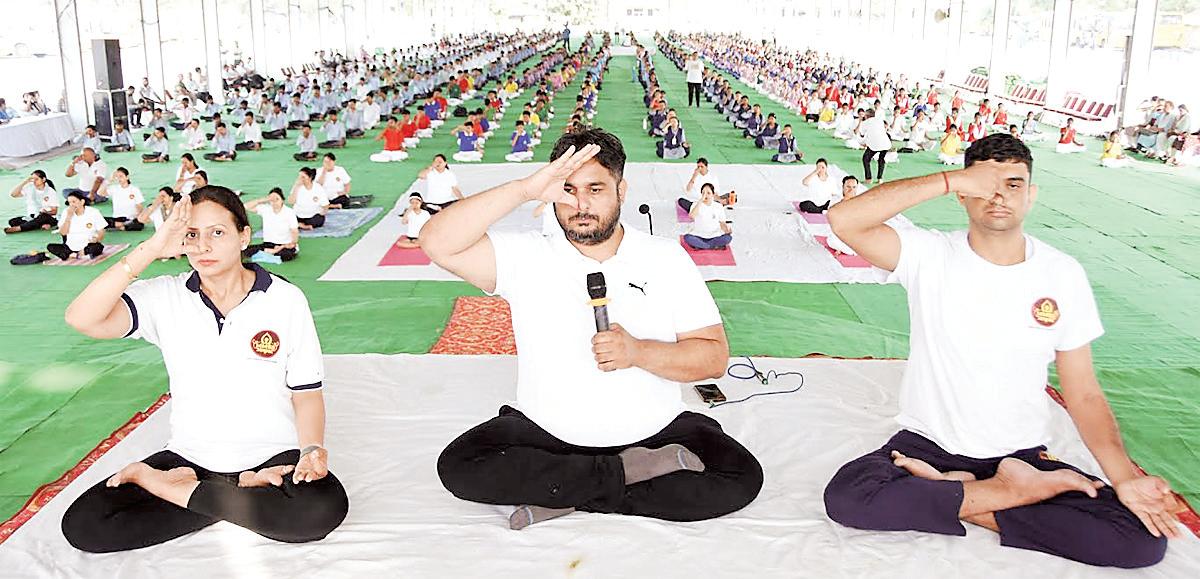 Pilot rehearsal of yoga protocol completed, district level programme in Grain Mandi today