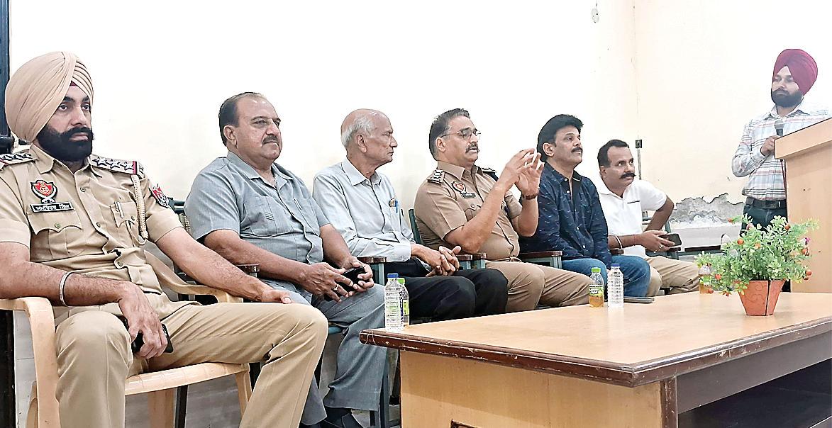 DSP Kotkapura holds special meeting with office bearers of Chamber of Commerce and Industries