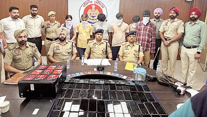 Barnala police busts inter-state gang cheating people in the name of loan exposed